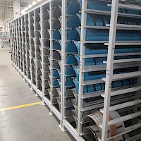 Stora Enson aaltopahvitehtaalla metallihyllyiltäkin vaaditaan paljon