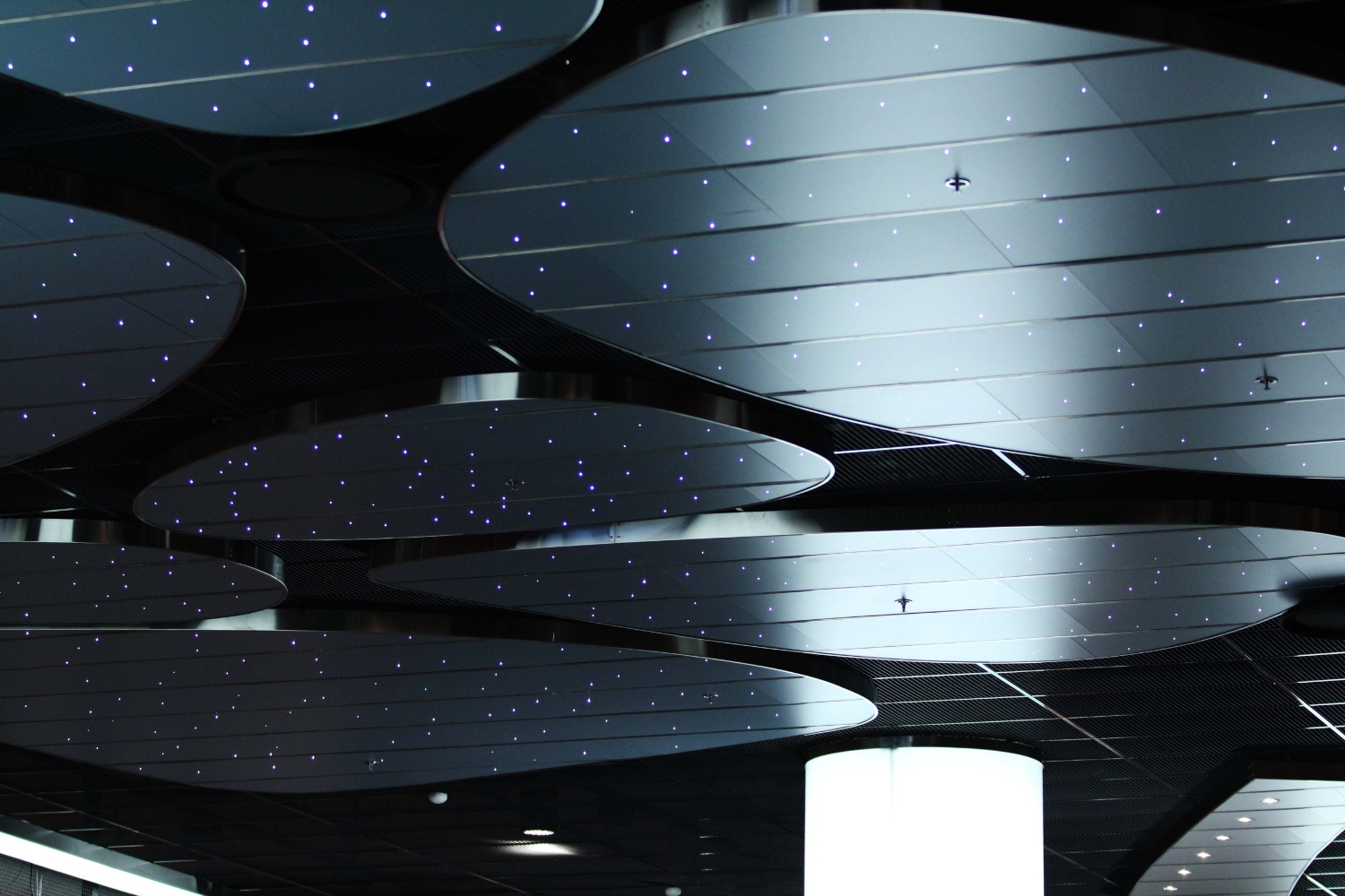 Summanen Oy referenssi Kauppakeskus Valo valaisinkehikot